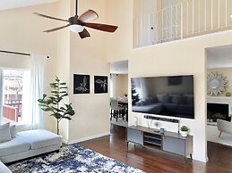 DT Reno - Classy Vacation Home w Backyard Patio