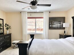 DT Reno - Classy Vacation Home w Backyard Patio