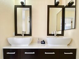 DT Reno - Classy Vacation Home w Backyard Patio