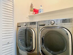 DT Reno - Classy Vacation Home w Backyard Patio