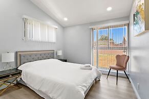 Beautiful 4BR Home Nr Disneyland