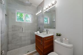 Amazing House With Pool Coral Gables