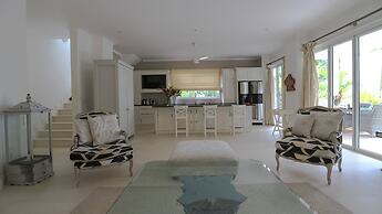 Les Jolies Eaux Villa - Chateau Elysium