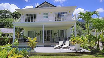 Les Jolies Eaux Villa - Chateau Elysium