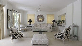 Les Jolies Eaux Villa - Chateau Elysium