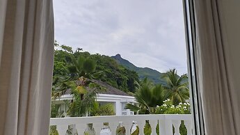 Les Jolies Eaux Villa - Chateau Elysium