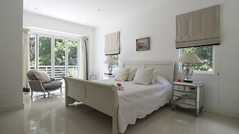 Les Jolies Eaux Villa - Chateau Elysium