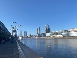 Puerto Madero frente al Hotel Hilton Piso 16 Vista a la Ciudad