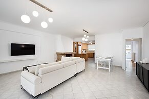 Hosting Moments Alimos Riviera Flat