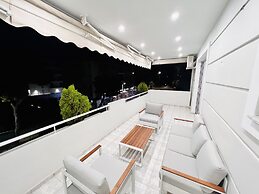 Hosting Moments Alimos Riviera Flat