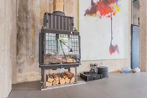 Design Loft With Private Parking