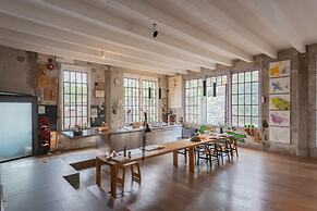 Design Loft With Private Parking