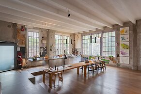 Design Loft With Private Parking
