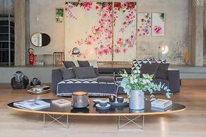 Design Loft With Private Parking