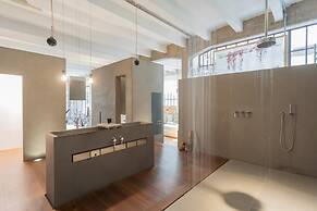 Design Loft With Private Parking