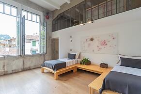 Design Loft With Private Parking