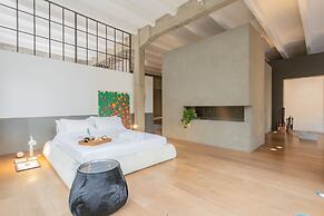 Design Loft With Private Parking