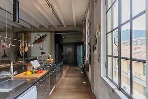 Design Loft With Private Parking