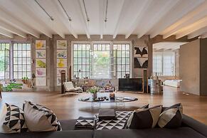 Design Loft With Private Parking