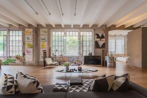 Design Loft With Private Parking