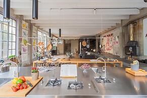 Design Loft With Private Parking