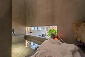 Design Loft With Private Parking