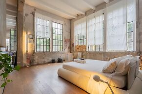 Design Loft With Private Parking