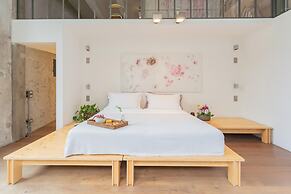 Design Loft With Private Parking