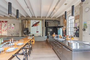 Design Loft With Private Parking