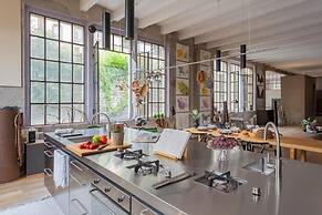 Design Loft With Private Parking