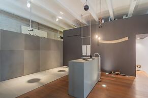 Design Loft With Private Parking