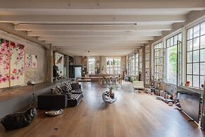 Design Loft With Private Parking