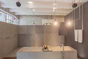 Design Loft With Private Parking