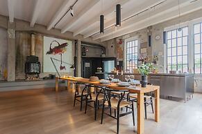 Design Loft With Private Parking