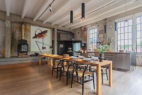 Design Loft With Private Parking