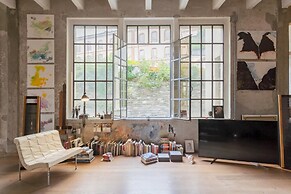 Design Loft With Private Parking