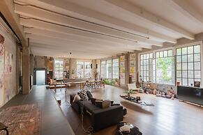 Design Loft With Private Parking