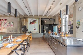 Design Loft With Private Parking