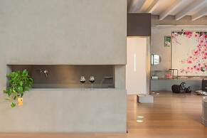 Design Loft With Private Parking