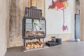 Design Loft With Private Parking
