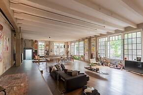 Design Loft With Private Parking