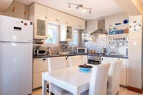 Flat w Sea View Balcony 3 min to Cesme Marina