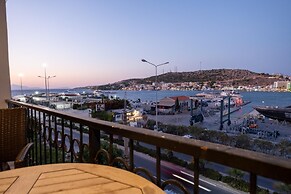 Flat w Sea View Balcony 3 min to Cesme Marina
