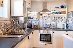 Flat w Sea View Balcony 3 min to Cesme Marina