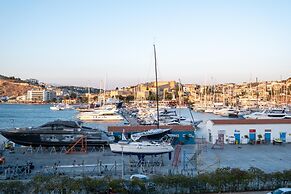 Flat w Sea View Balcony 3 min to Cesme Marina