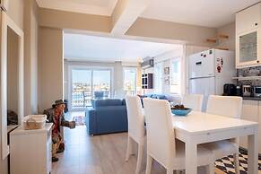 Flat w Sea View Balcony 3 min to Cesme Marina