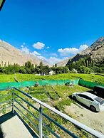 Hotel Golden Eyes & Restaurant