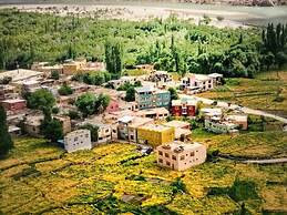 Hotel Golden Eyes & Restaurant