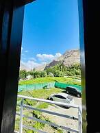 Hotel Golden Eyes & Restaurant