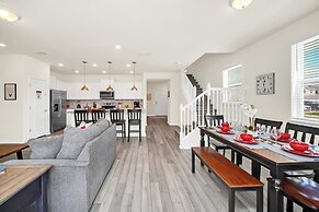 Poolside Delight. Whimsical Themed Rooms and Ps5!